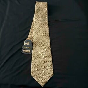 NEW Bijoux Terner Luxurious 100% Silk Mens Gold Tie. Office or Party!